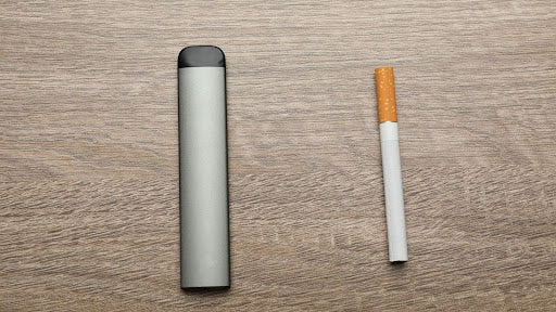 Vaping vs. Smoking: The Battle of the Breath! Vaping vs. Smoking: The Battle of the Breath!